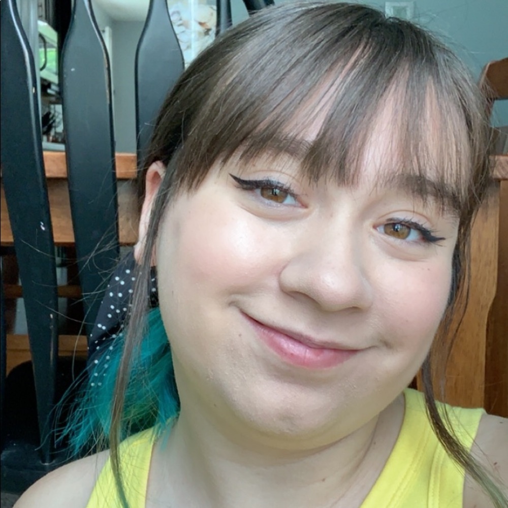 Meet your Posher, Caitlin